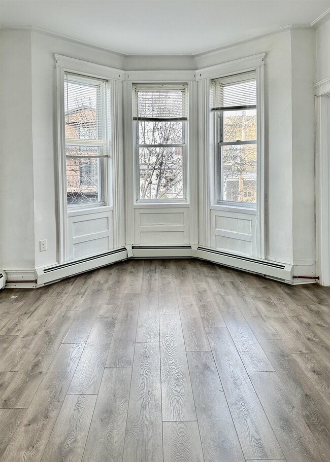 Building Photo - 411 66th St