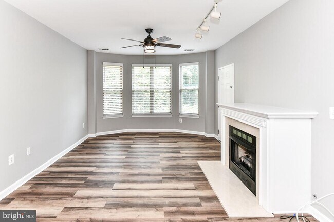 Building Photo - 1851 Stratford Park Pl