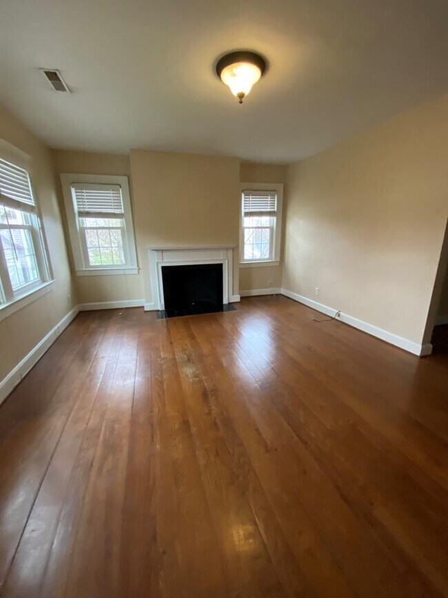 2020 Griffith Pl E Unit 3, Owensboro, KY 42301 Room for Rent in