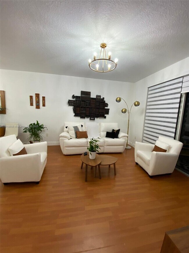 Foto del edificio - 10750 NW 66th St