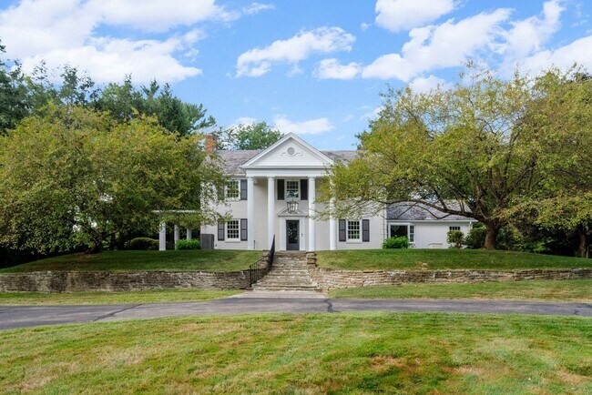 Foto del edificio - Elegant Fox Chapel 4-Bedroom, 3.5-Bath Home