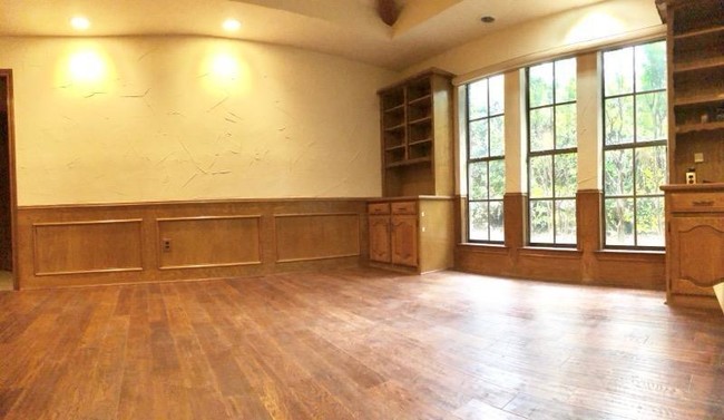 Building Photo - 2729 Sherrill Park Dr