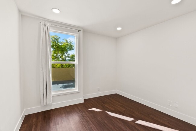 Interior Photo - Terraces at the Lake