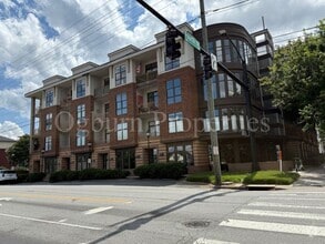 Building Photo - 810 W 4th St