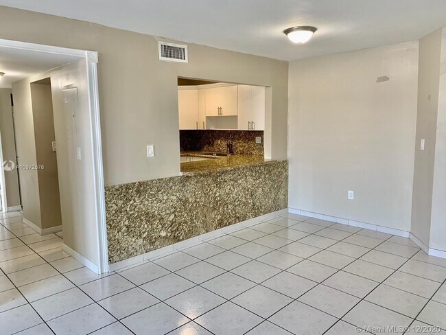 Foto del edificio - 8201 NW 8th St