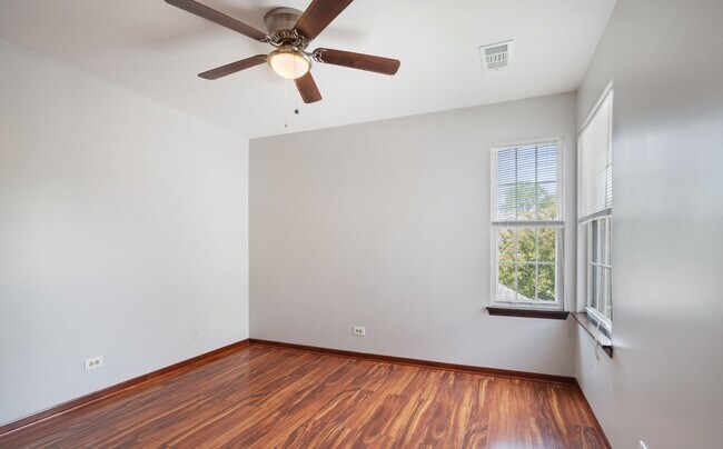 Foto del edificio - 295 Hunterdon Ct