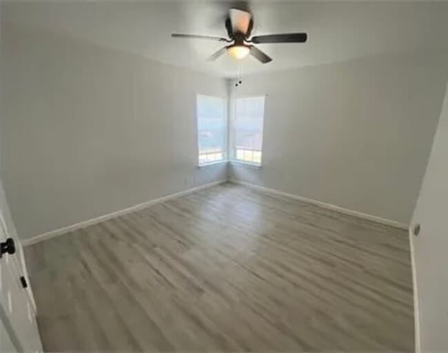 Foto del edificio - 3038 Weir Ave