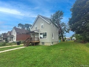 Building Photo - 3459 St Clair St