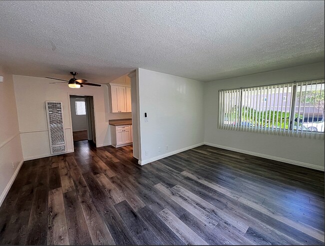 Foto del edificio - 12351 Gale Ave