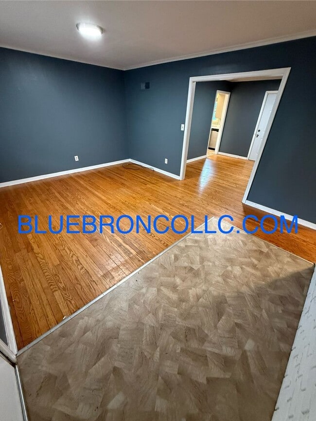 Foto del edificio - Beautiful 2 bedroom 1 bathroom home with 1...