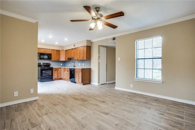 Foto del edificio - 4748 Old Bent Tree Ln