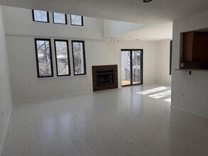 Building Photo - 798 Spinnaker Ct