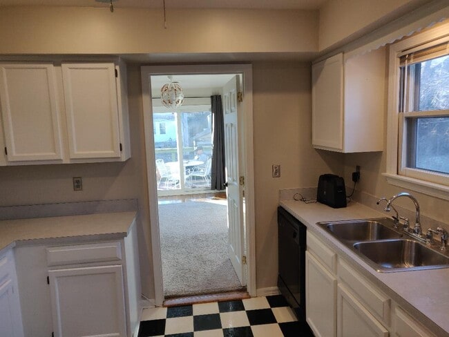 kitchen - 3158 Oak St