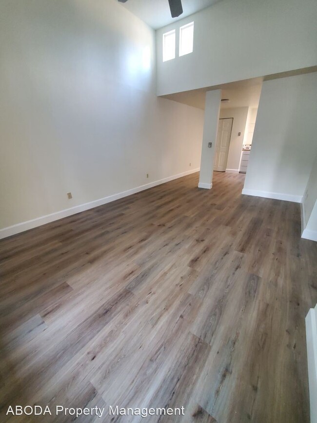 Building Photo - 2 br, 1 bath House - 4300 NE Sunset Blvd #H3