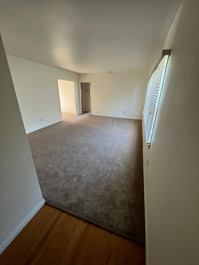 Foto del edificio - Coming Soon: Spacious 2-Bedroom Home with Bonus Office & Modern Upgrades