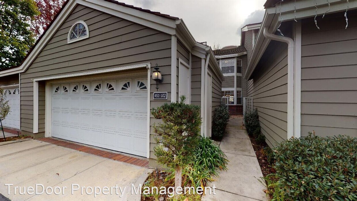 Primary Photo - 3 br, 2.5 bath House - 451 Kakkis Dr # 102