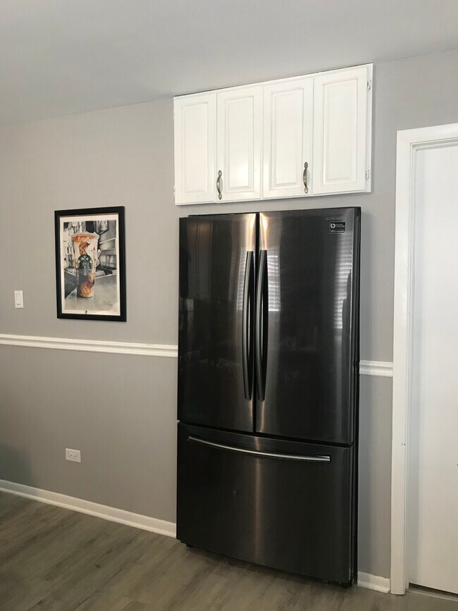 Building Photo - 8660 W 75th St