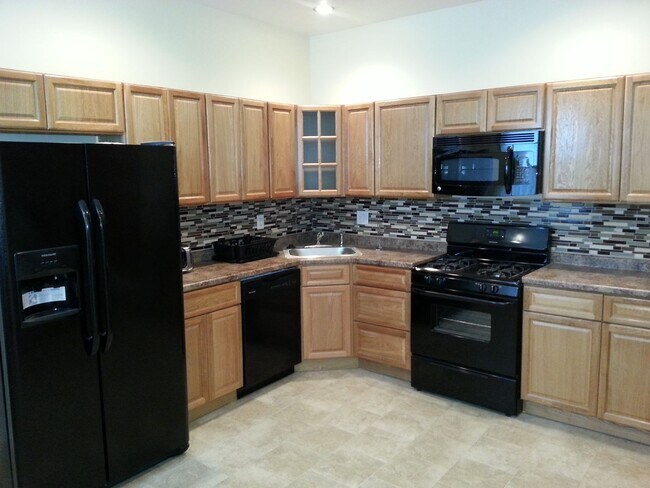 Foto del edificio - Large Six Bedroom House in University City...
