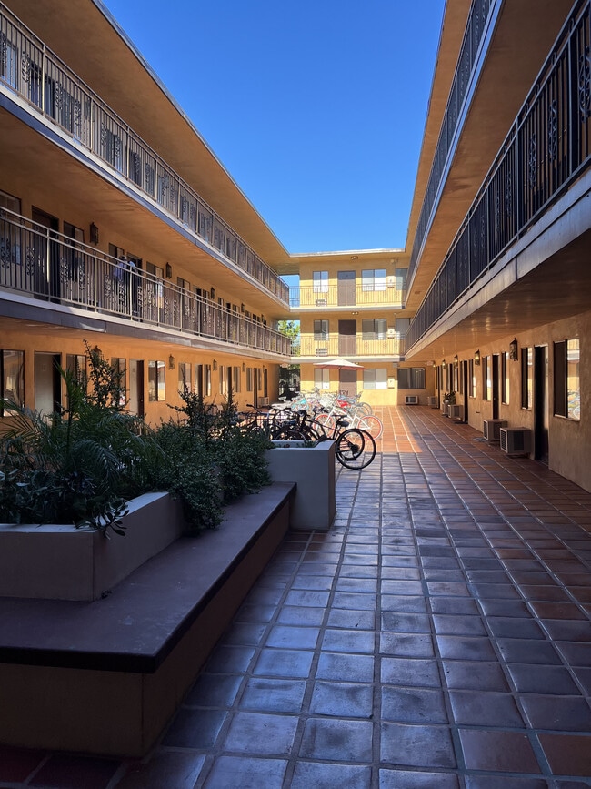 The Courtyard at Terrace - 1286 W Adams Blvd