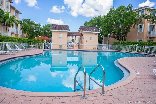 Foto del edificio - 7100 NW 177th St