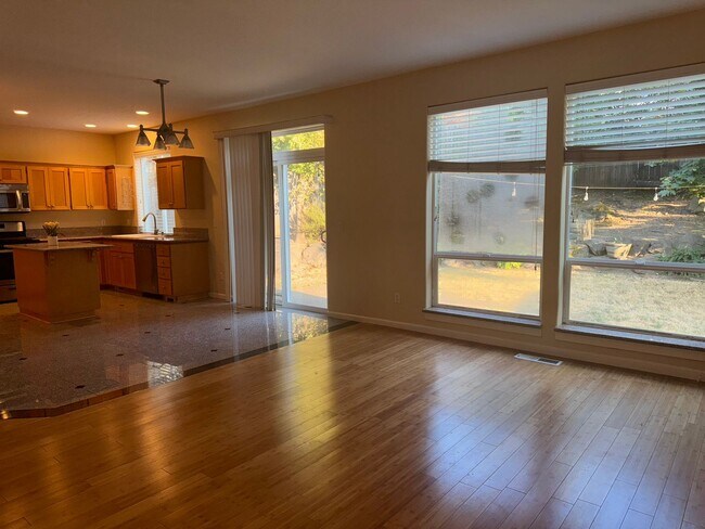 Building Photo - 4 Bedroom Home in Tigard with Fully Fenced...