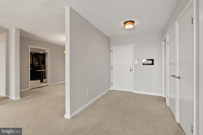 Foto del edificio - 1101 S Arlington Ridge Rd