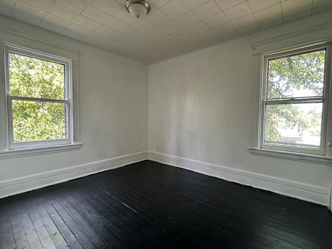 Photo - 110 E Galbraith Rd House