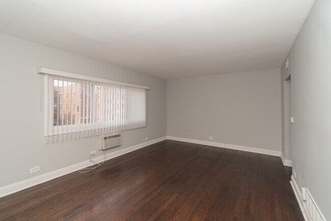 Foto del edificio - 6947 S Jeffery Blvd