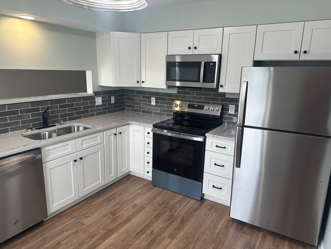 Building Photo - 8600 Olde Colony Trail