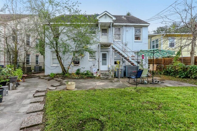 Foto del edificio - 1740 Banks St