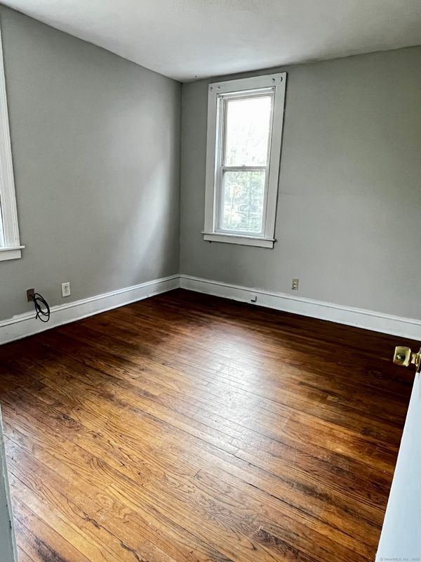 Building Photo - 143 Putnam St
