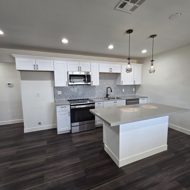 Foto del edificio - 3126 W Jefferson St