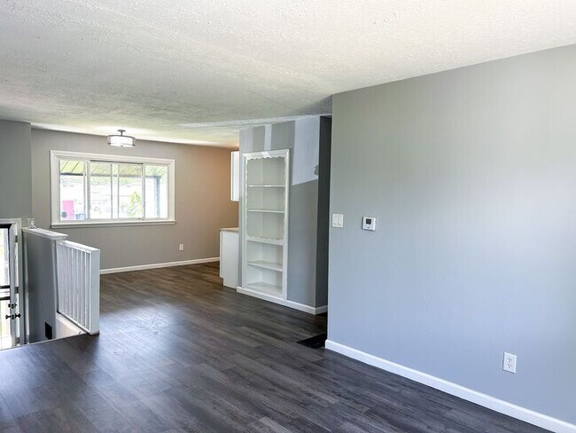 Building Photo - 1510 Omar Dr