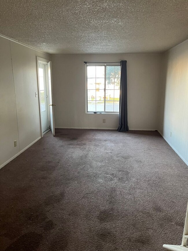 Building Photo - BROOKSTON...2 Bedroom 1 Bath