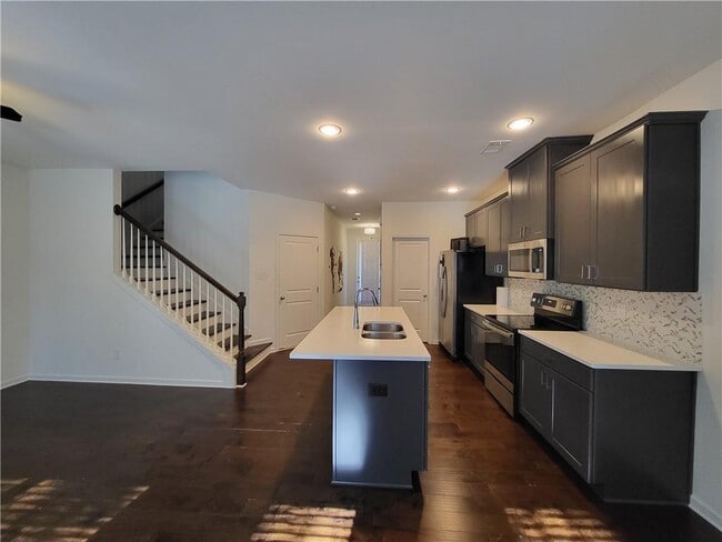 Foto del edificio - 5163 Madeline Pl