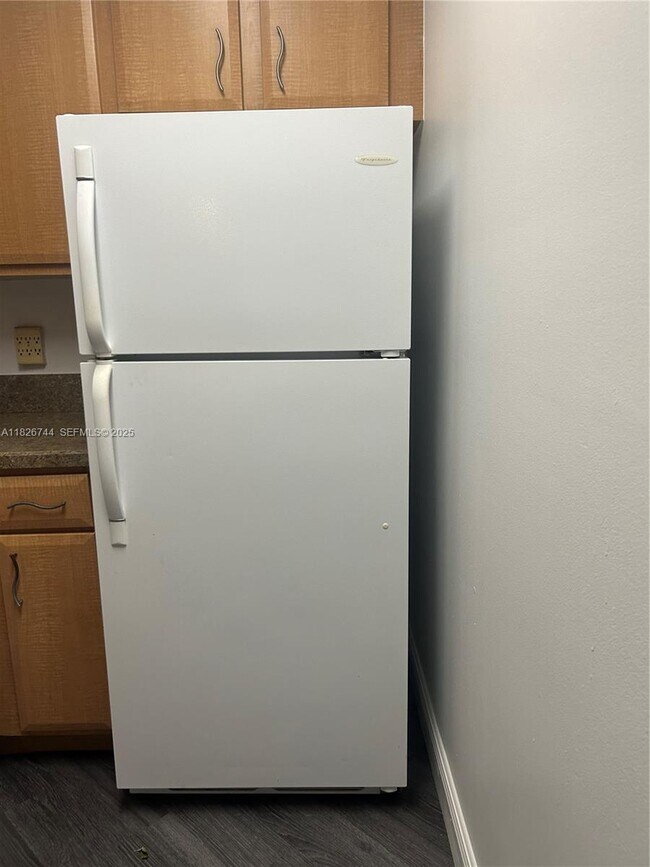 Building Photo - 213 Lake Pointe Dr