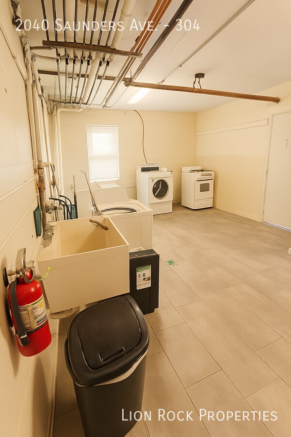 Foto del edificio - 2040 W Saunders Ave