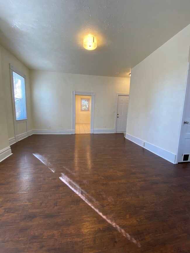 Building Photo - Spacious 3br house with off street parking