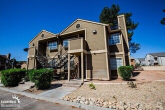 Building Photo - 2755 Jennydiane Dr