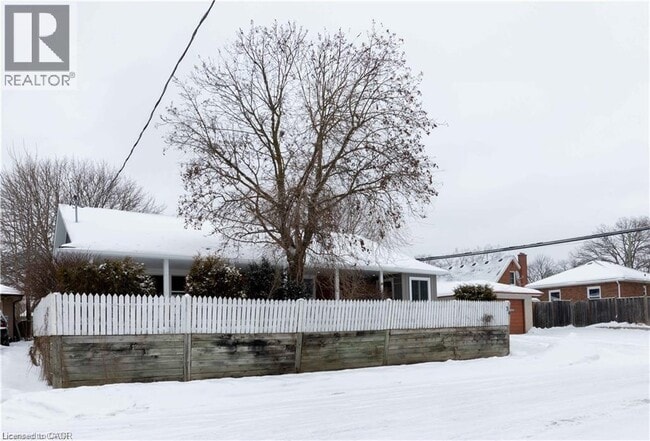 Building Photo - 34 Close Ave