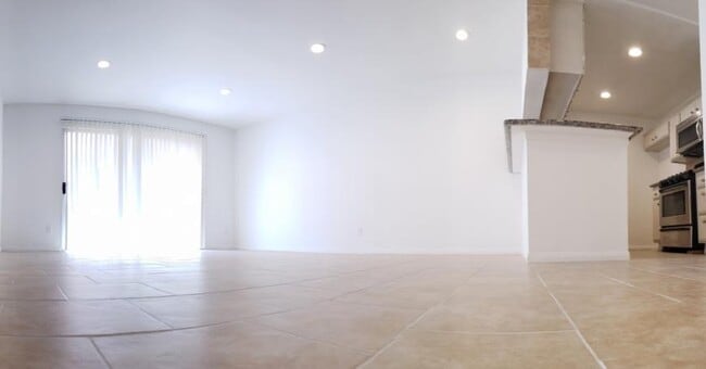 Building Photo - 1 bedroom in North Hollywood CA 91601