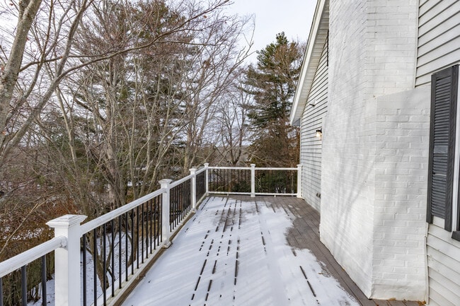 Foto del edificio - 37 Wolcott Rd