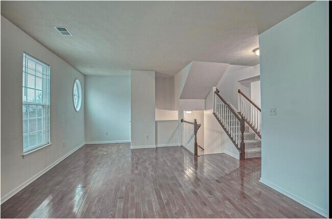 Foto del edificio - 403 Pointe View Dr