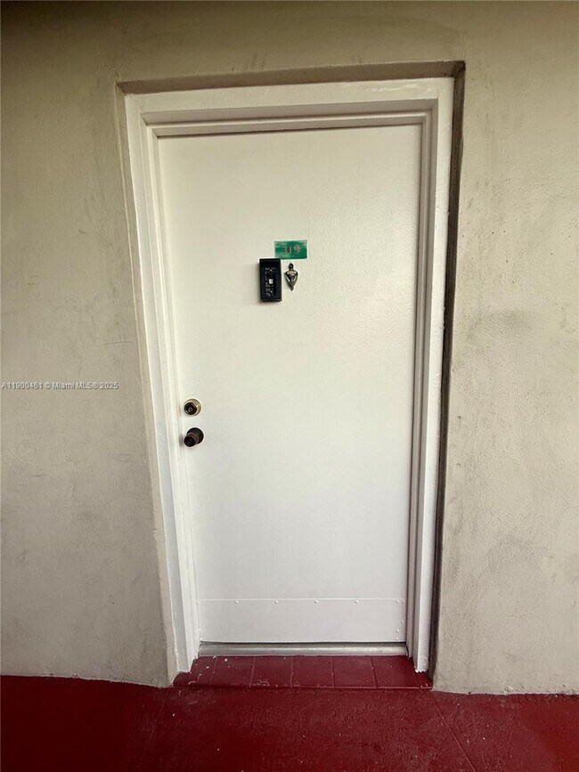Foto del edificio - 802 NW 87th Ave