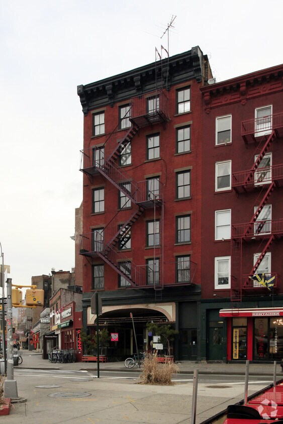 Building Photo - 289 Bleecker St