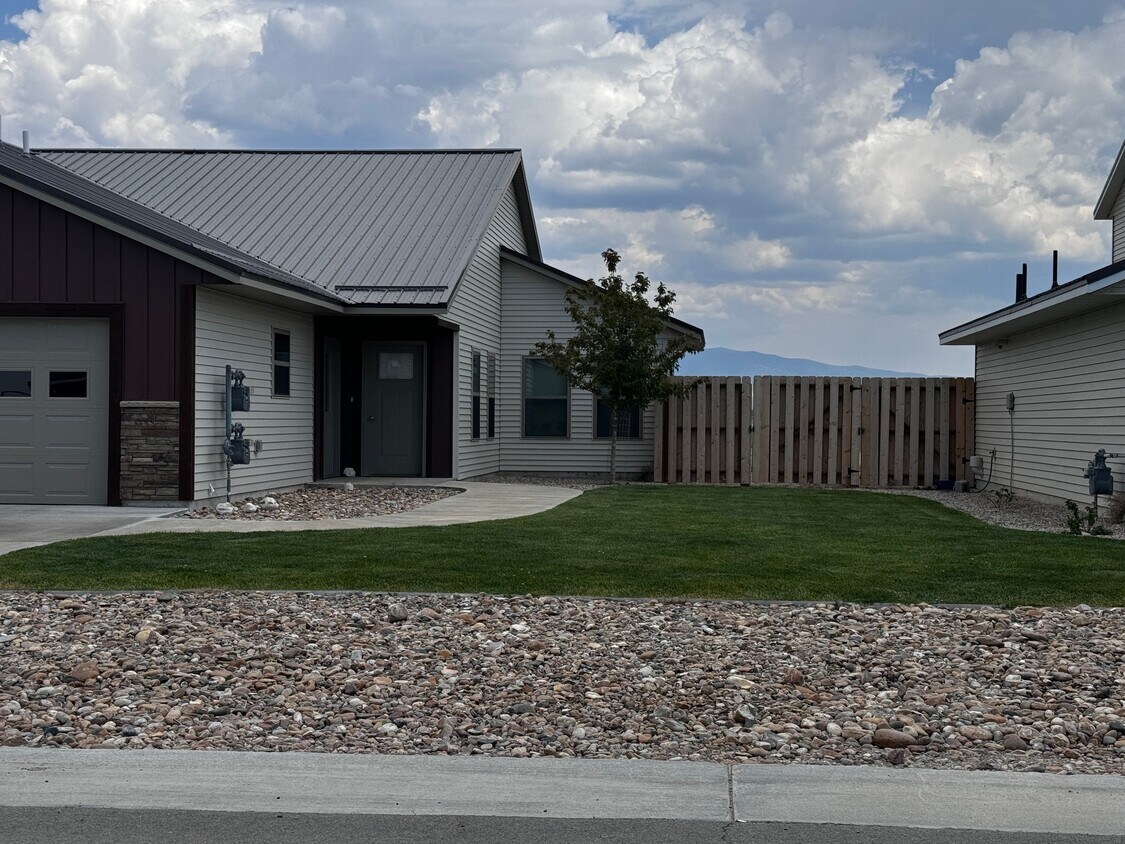 Primary Photo - 403 Walnut Ct
