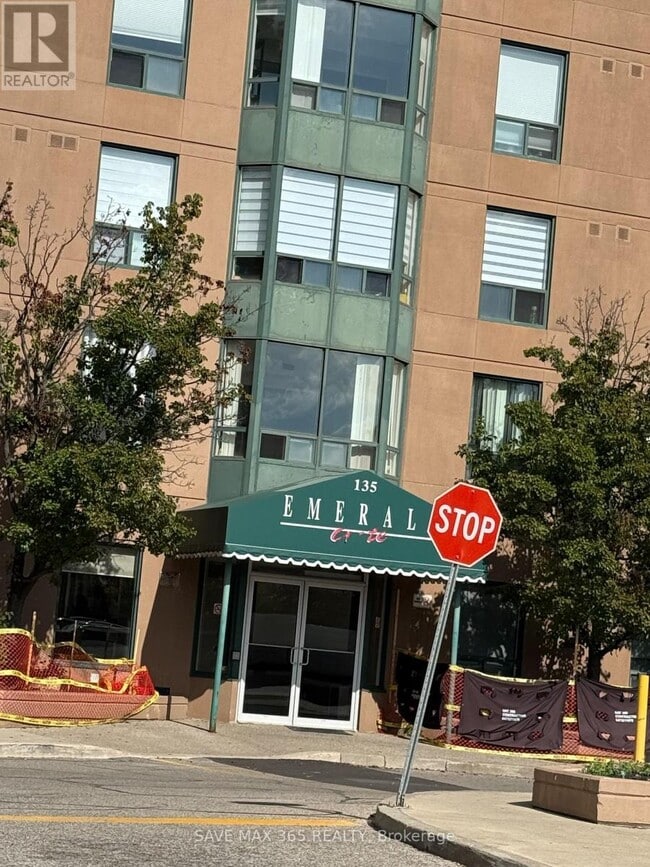 Building Photo - 135 Hillcrest Ave