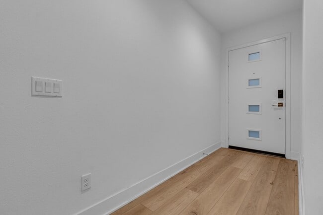 Building Photo - 2907 W Exposition Pl