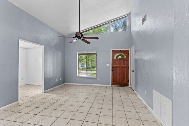 Foto del edificio - Remodeled 3 Bedroom 1 Bath in Springtree S...