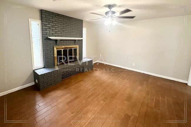 Building Photo - Completely Remodeled 3 Bedroom/1 Bathroom ...